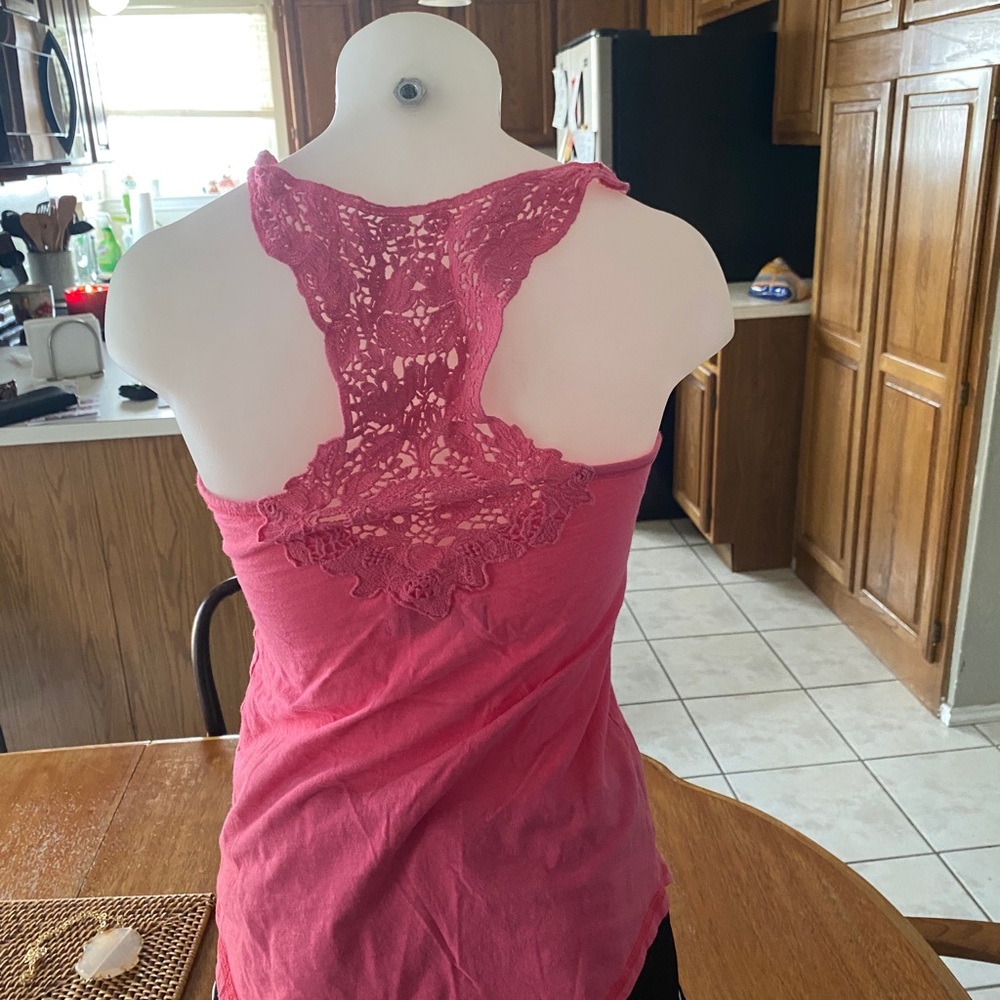 Women’s pink razor back top.